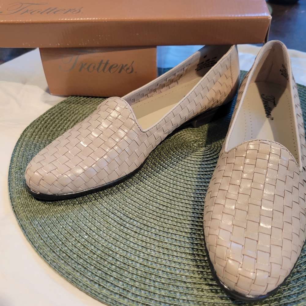 Woven leather loafer shoe